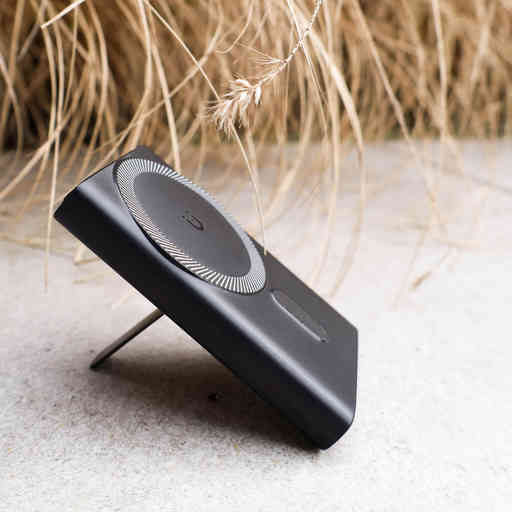 Mobiparts 5.000 mAh MagSafe Compatible Powerbank with Stand