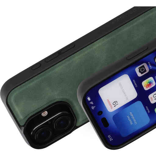 Mobiparts Classic  Backcover Apple iPhone 16 Emerald Green (MagSafe Compatible)