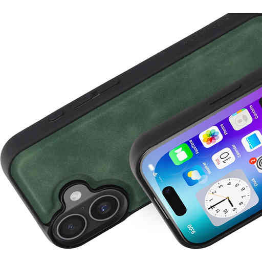 Mobiparts Classic  Backcover Apple iPhone 17 Emerald Green (MagSafe Compatible)